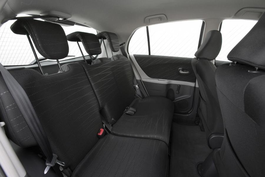  Toyota Yaris 2005 года  (фото 34 из 165)